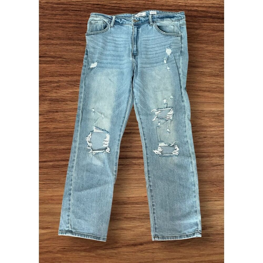 KanCan Junior’s size 15/31 Signature Estilo Relaxed Fit Distressed Jeans Light B